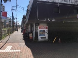 改札を出て右へ