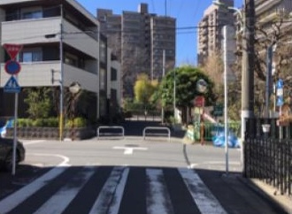 児童公園のT字路