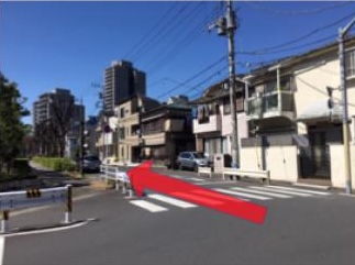 通り沿いを直進